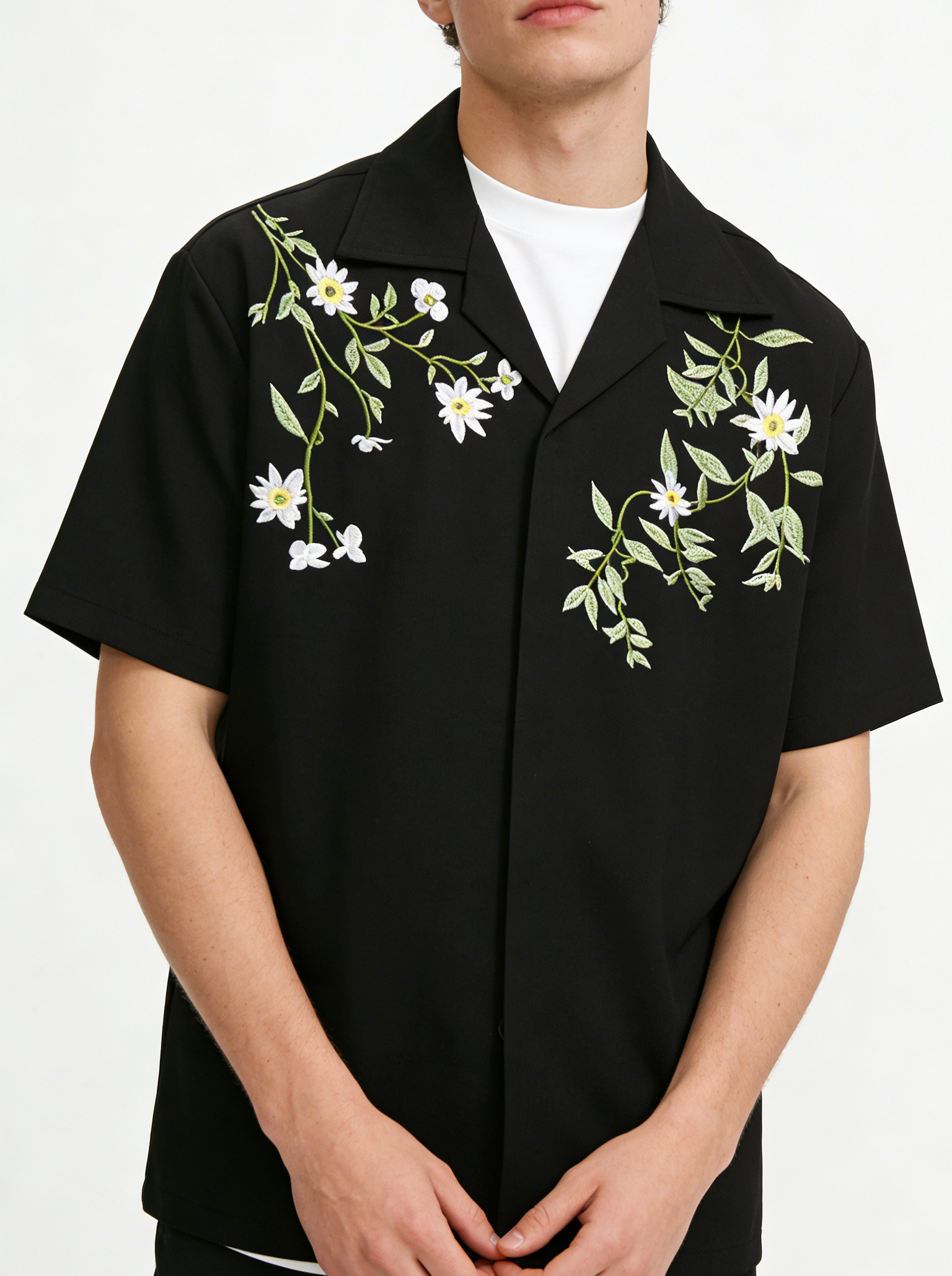 Men's Elegant Embroidery Camp Collar Short Sleeve Shirt