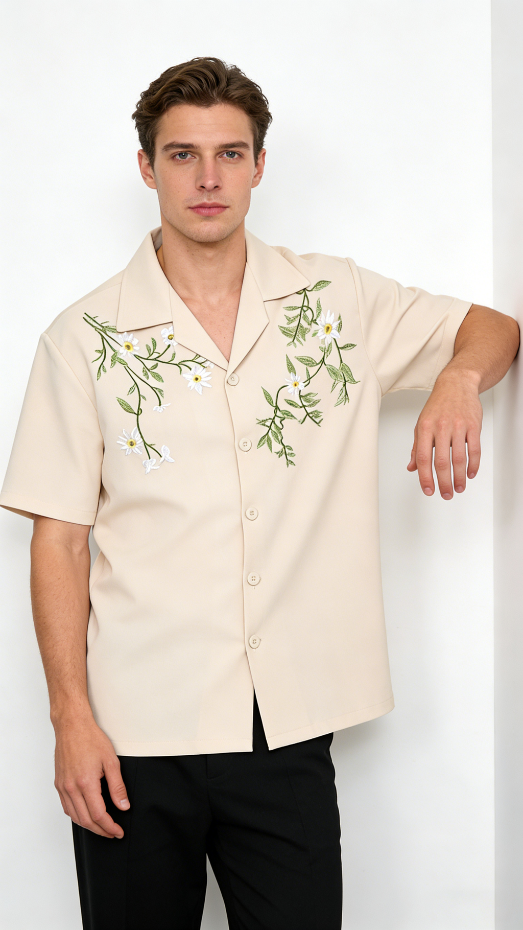Men's Elegant Embroidery Camp Collar Short Sleeve Shirt