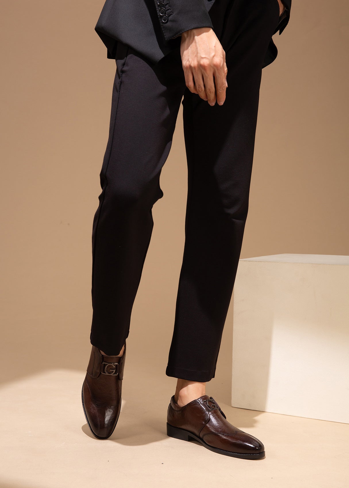 Men’s Embossed Leather Loafers – Slip-On Business Dress Shoes with Embroidered Detail